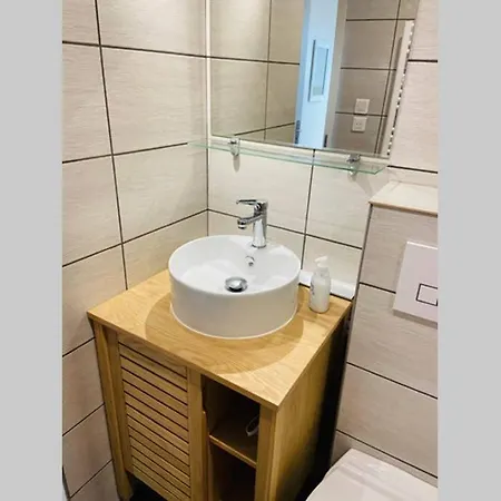 F Deux Tout Confort Neuf Chaleureux Proche Centre Ville شقة *